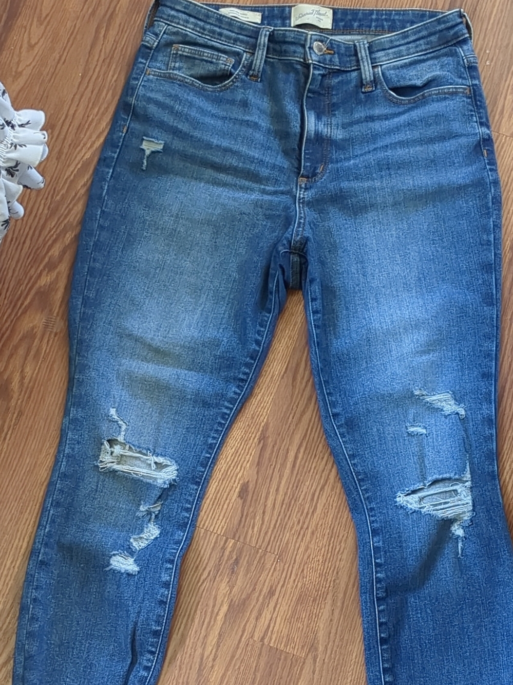 Universal Thread Blue Distressed Skinny Jeans